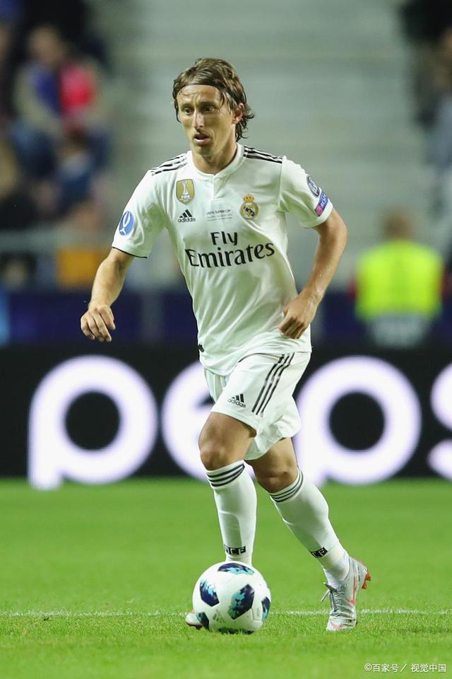 跟队记者：阿莱格里明确要求冬窗买前锋；米兰没考虑齐尔克泽